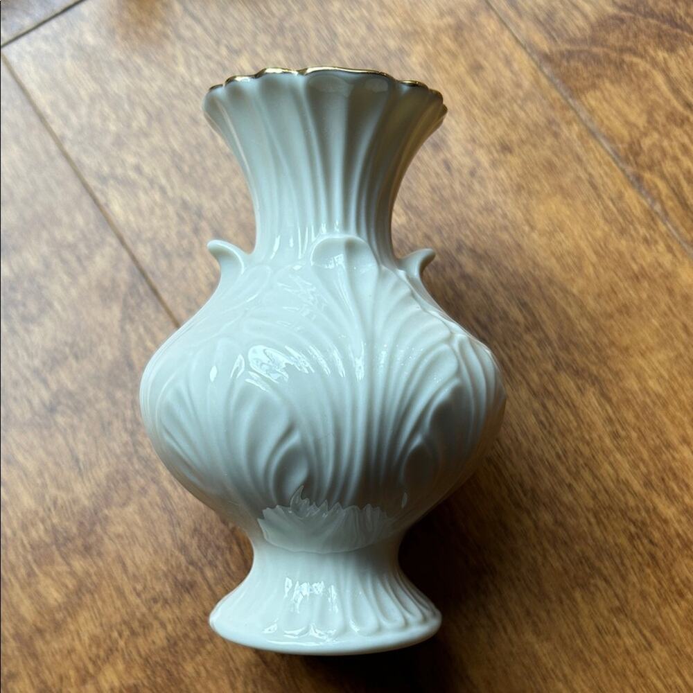 Lenox Elfin Collection Footed Bud Vase, Cream Porcelain with 24k Trim